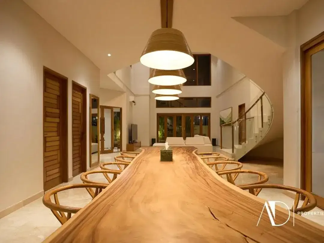 FREEHOLD | MODERN 5-BEDROOM LUXURY VILLA IN SEMINYAK - Image 8 of 10