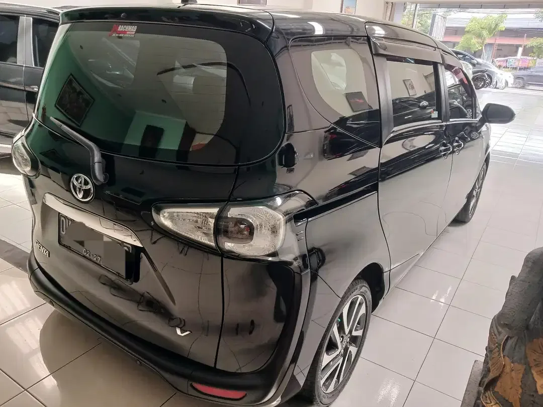 Toyota Sienta V 2017 Hitam metalik M/T 1.5cc - Image 8 of 8