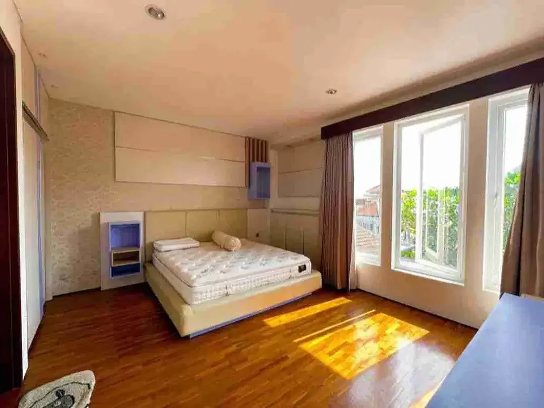 Rumah Mewah Gaya Vila Modern di Gatsu Barat Denpasar - Image 5 of 10