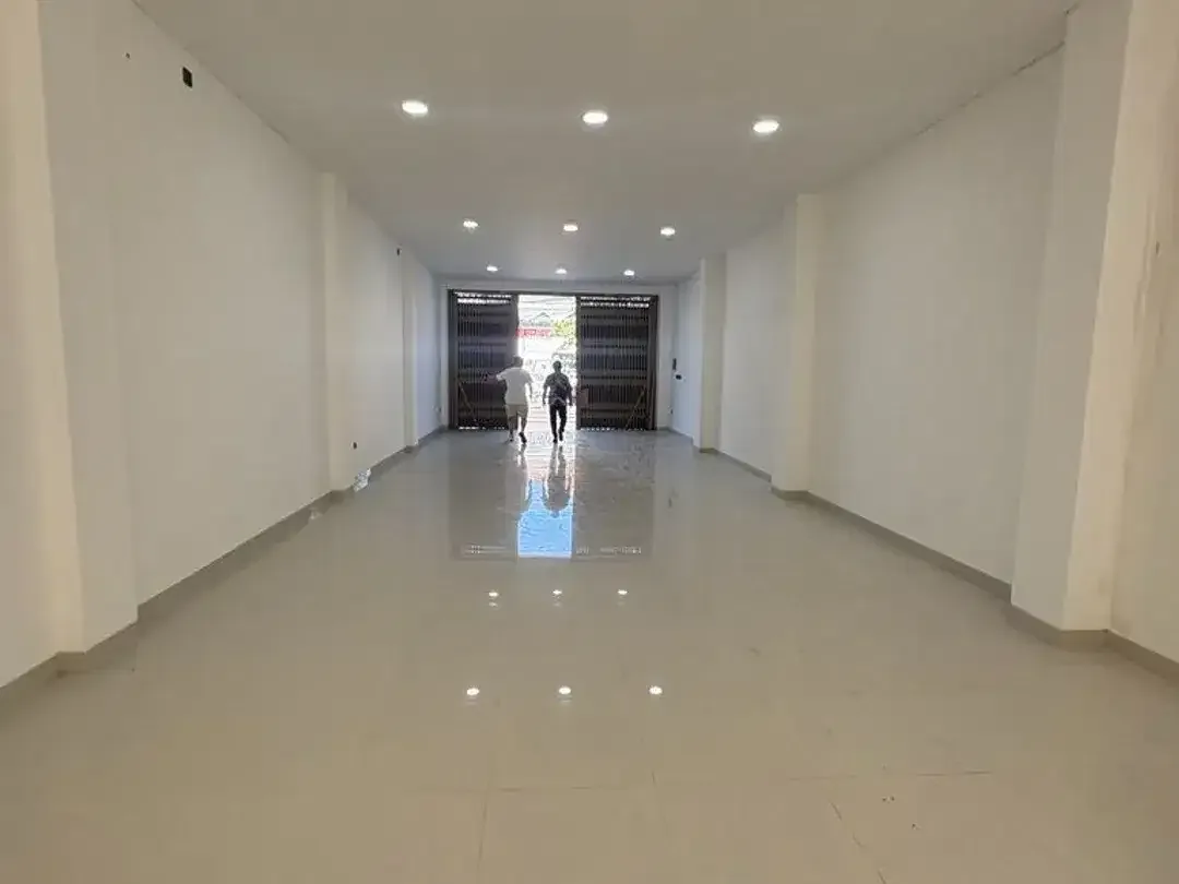 Ruko Baru Pinggir Jalan Utama Disewakan di Mahendradatta Denpasar - Image 2 of 5