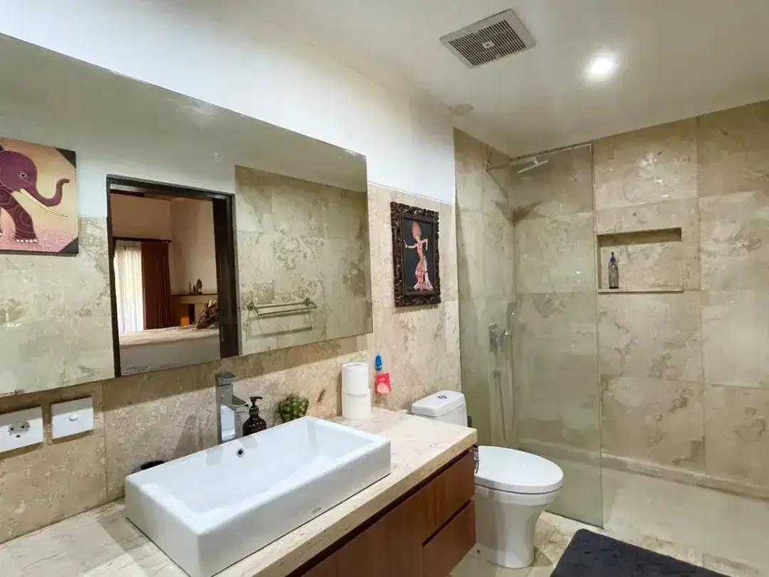TROPICAL LUXURY VILLA IN UMALAS KEROBOKAN - Image 8 of 10