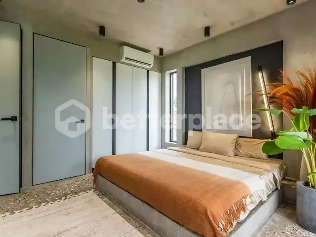 Prestigious 4-Bedroom Canggu Villa with Elegant Enclosed Living Spaces, Luxury Amenities, and Strong Real Estate Investment Opportunity in Bali - Image 10 of 10