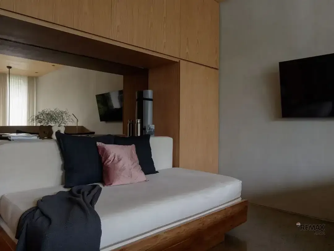 Modern 2 Bedroom Townhouse Leasehold 23 Years In Berawa, Canggu - Image 6 of 10