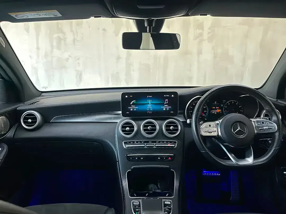 Mercedes-Benz GLC 300 4MATIC COUPE A/T 2022 HITAM METALIK - Image 4 of 10
