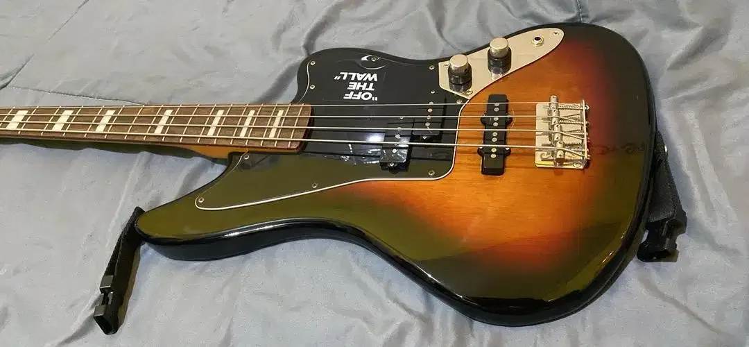 Squier Classic Vibe Jaguar Bass - Image 2 of 9