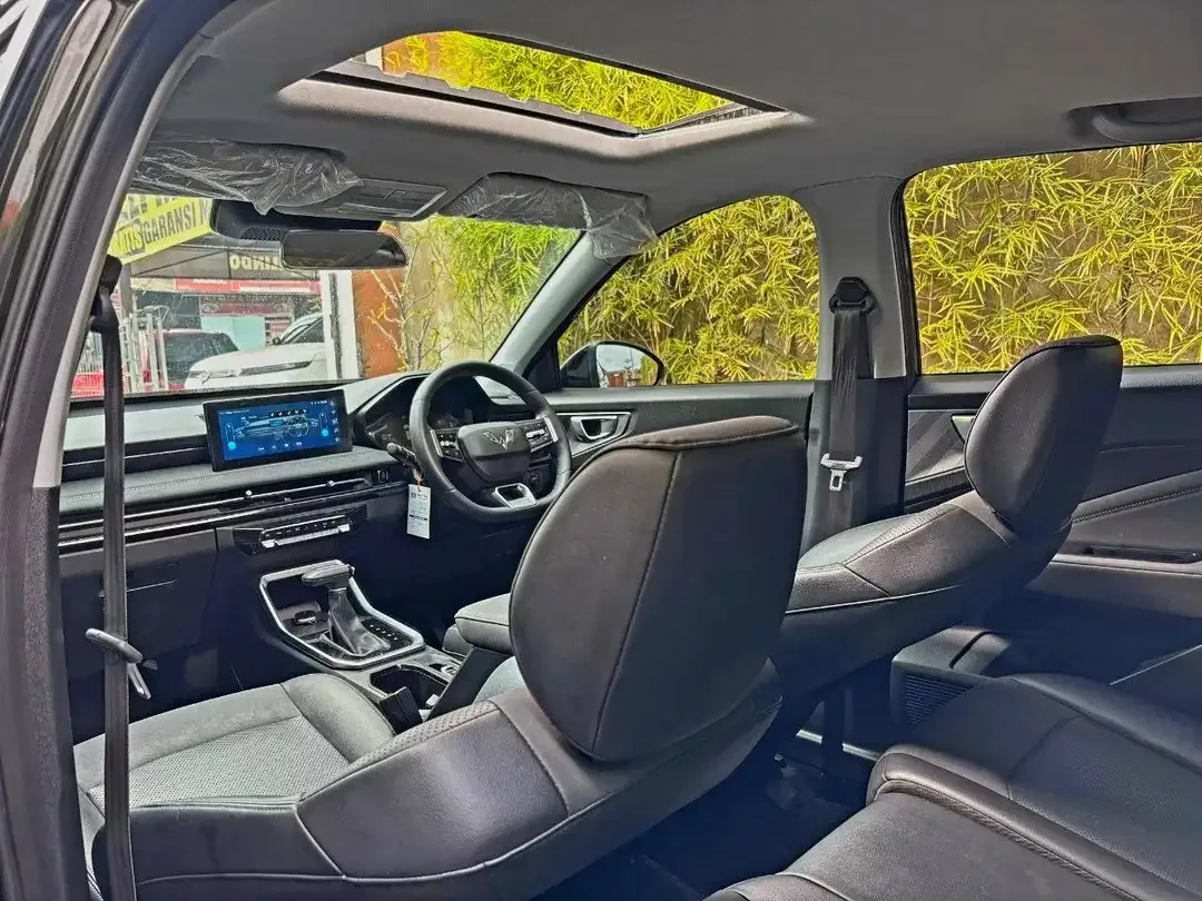 Hatchback Canggih | Wuling Alvex EX Sunroof Metik 2023 Hitam - Image 9 of 10