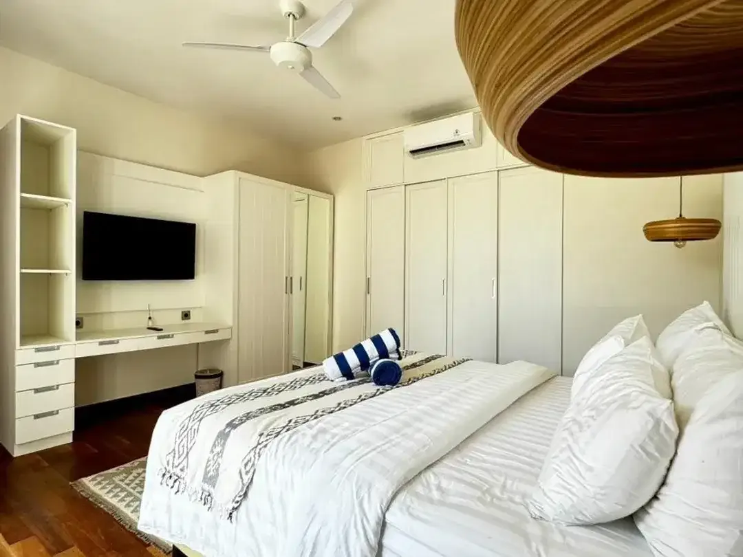 6 Bedroom Villa for sale in Kerobokan, Bali - Image 9 of 10