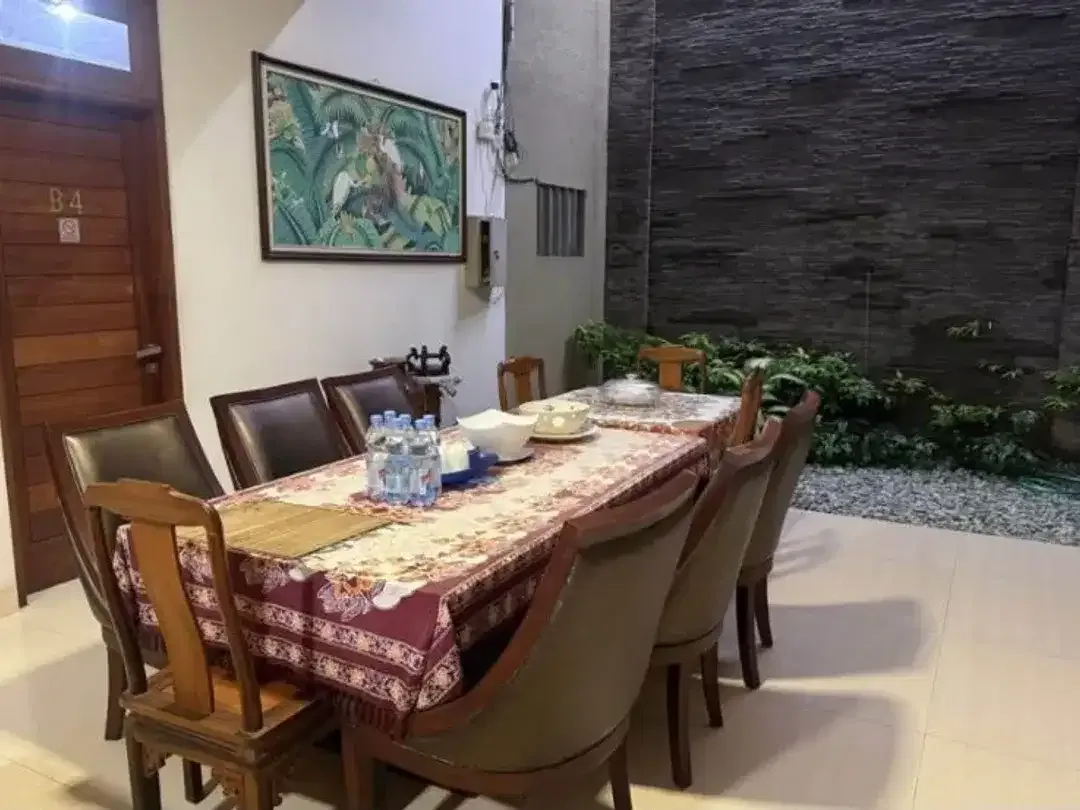 Dijual Rumah Mewah 8Kamar Kawasan Elite Moh Yamin Renon Denpasar - Image 4 of 10