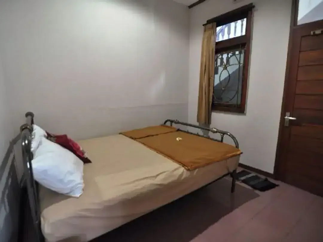 Dijual Rumah Lantai 2 Dengan 8 Kamar Tidur Di Denpasar - Image 2 of 9