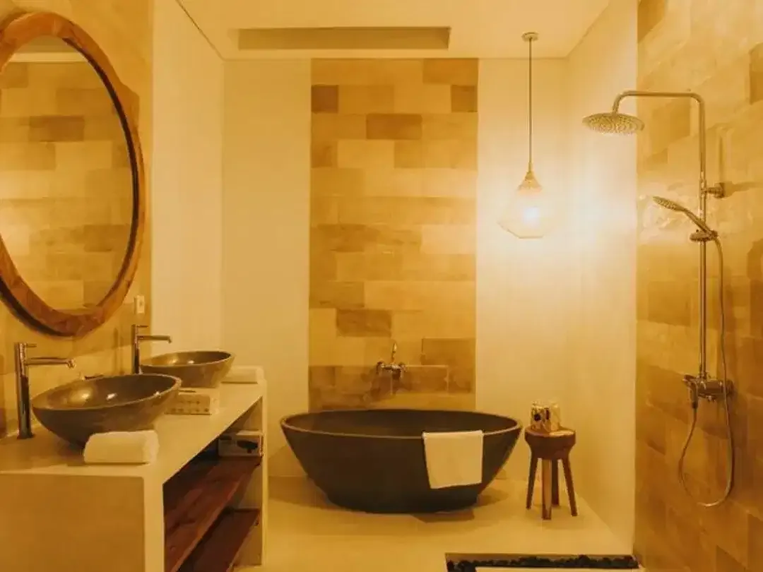 Leasehold - The Ultimate Ubud Estate: 2 Bedrooms Villa + Extra Development Land to Double Your Property Potential. - Image 9 of 10
