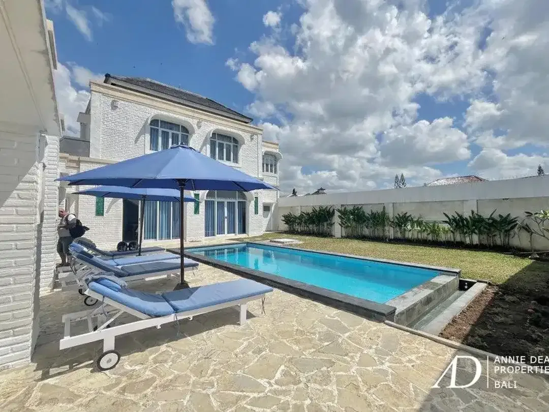 LEASEHOLD | 3-BEDROOM MODERN COLONIAL-STYLE VILLA - KEROBOKAN - Image 1 of 10