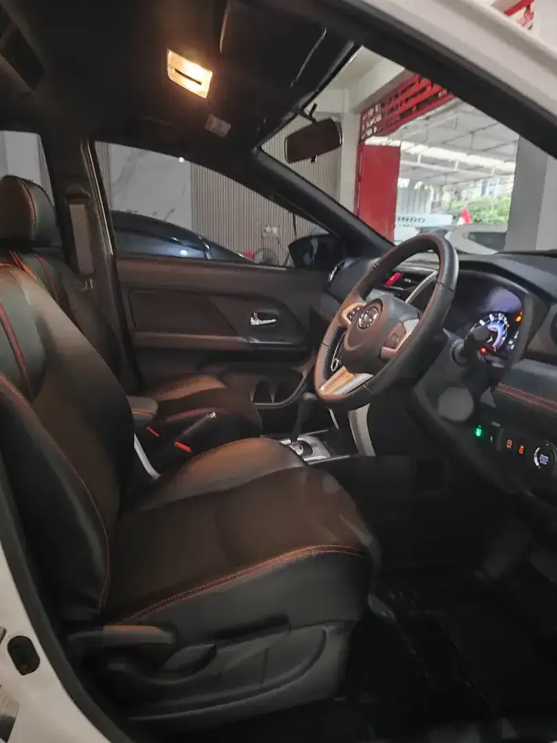 Daihatsu terios R Custom 2026 Automatic - Image 4 of 9