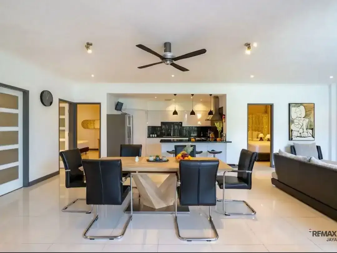 Villa masih aktif beroperasi Full Furnished Dijual, di Kerobokan - Image 3 of 10