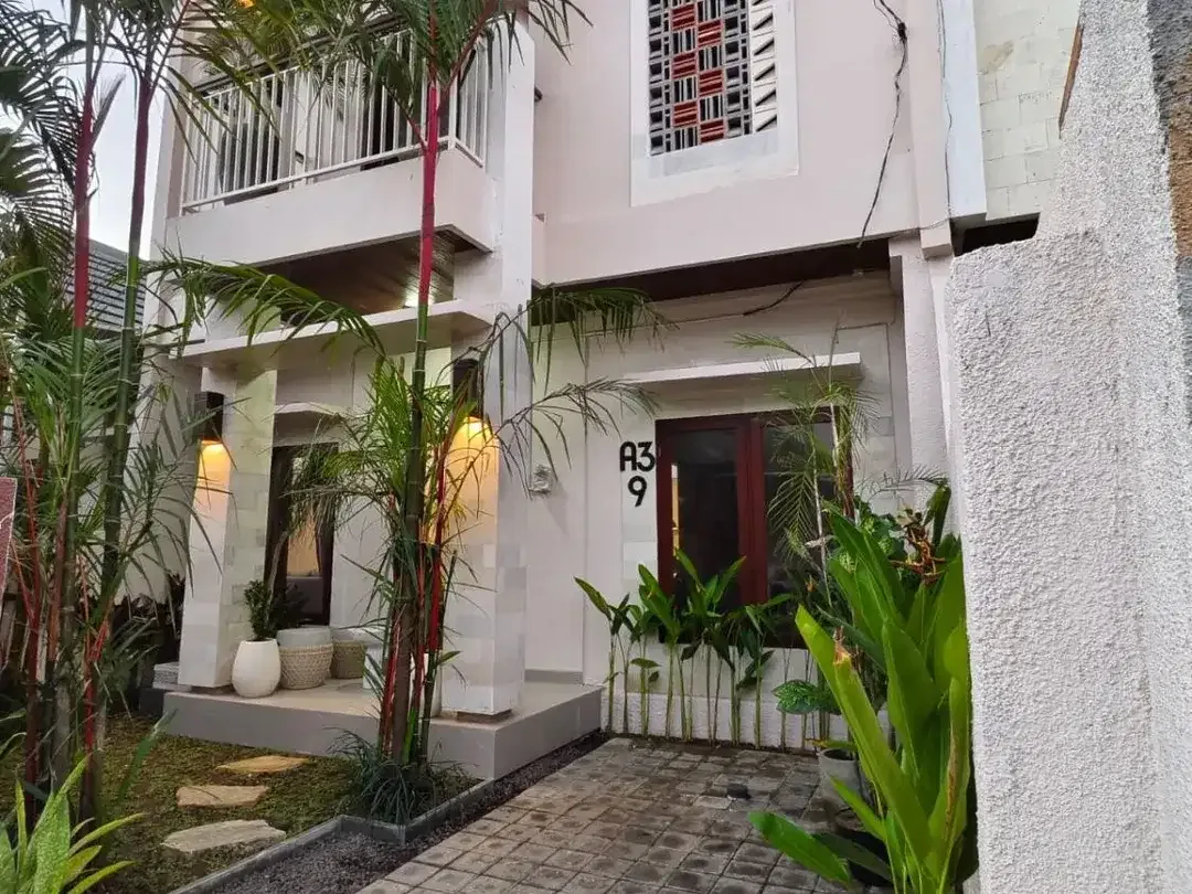 Rumah Fully Furnished dan One Gate System Dekat Tol Nusa Dua - Image 2 of 10