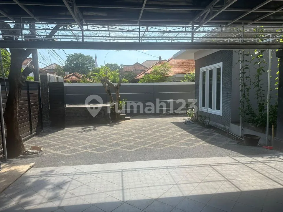 Rumah Mewah Siap Huni dengan Kolam Renang di Area Buluh Indah dekat Gatsu Barat Denpasar - Image 2 of 4