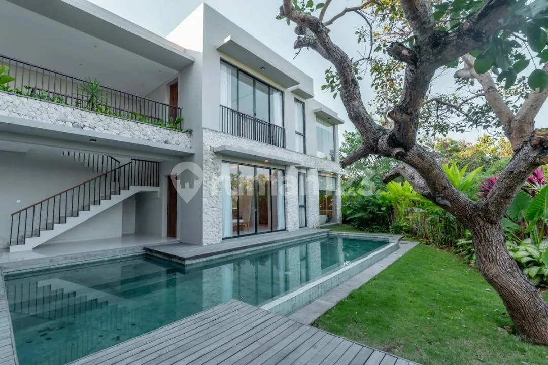 Hak Milik Villa Mewah 4 Kamar Tidur di Canggu - Image 1 of 4