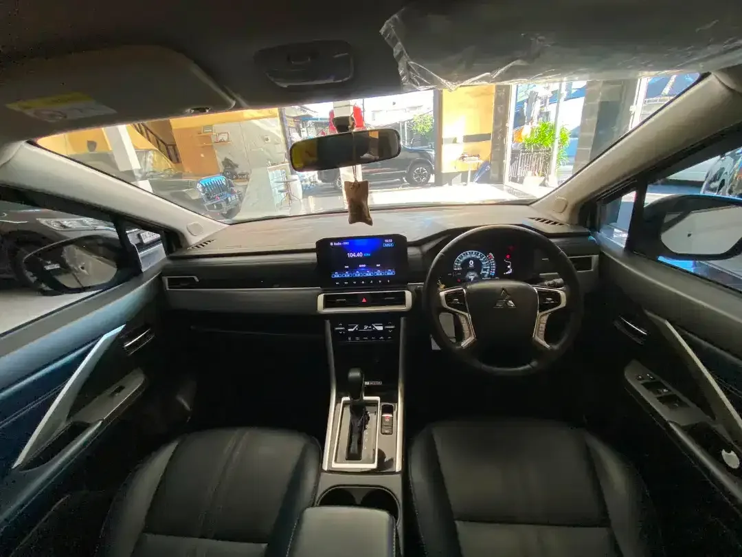 Mitsubishi Xpander Cross CVT Premium 2024 Automatic - Image 5 of 10