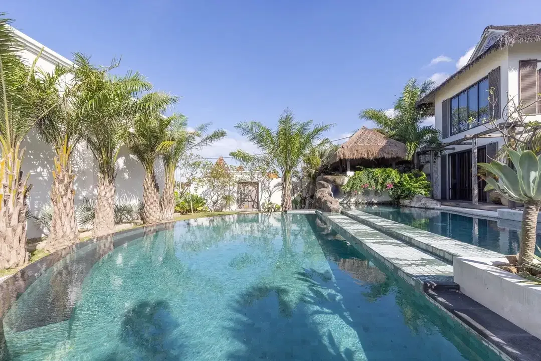 Luxurious 6 Bedroom Villa With Breathtaking Ocean View In Seseh - Image 3 of 10