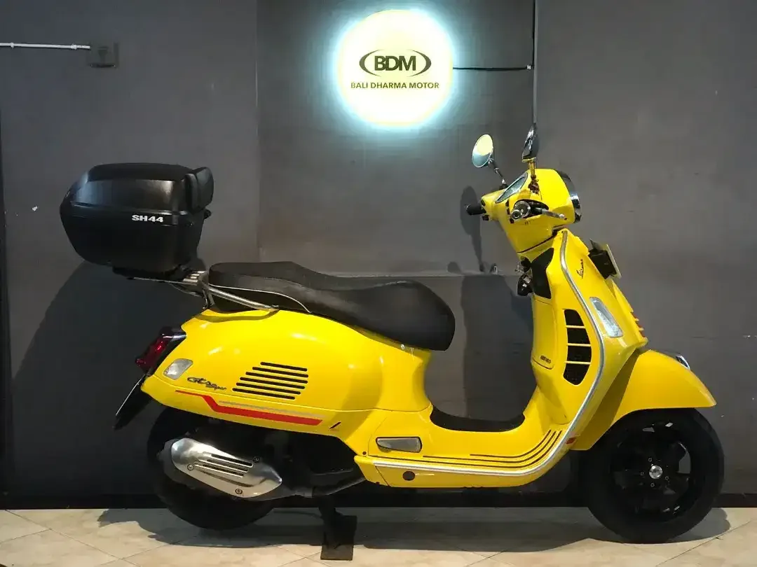 DP 6 JT/ PIAGGIO VESPA GTS TAHUN 2023 BALI DHARMA MOTOR - Image 3 of 9