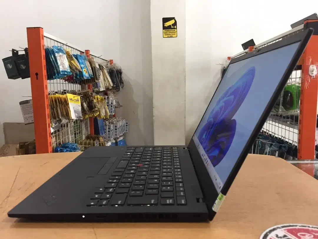 Lenovo ThinkPad X1 Carbon 8th Core i7Gen10 Ram 16GB SSD 256GB Mulus - Image 4 of 10