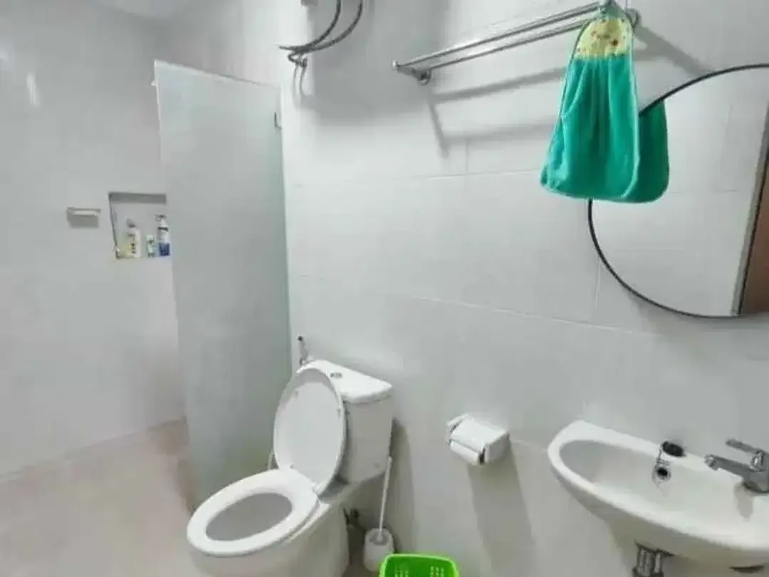 Di jual rumah 2 lantai MAsih terawat baik dan siap huni - Image 6 of 6