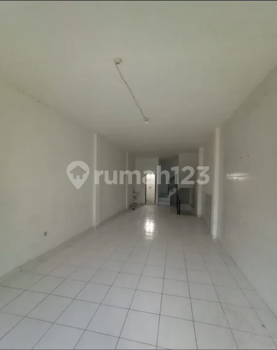 Ruko 3 Lantai Dekat Jalan Utama Lokasi Sangat Strategis - Image 2 of 4