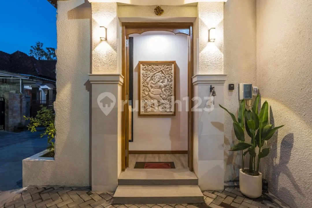 Yearly Rental 3 Bedrooms Villa Kerobokan - Image 2 of 4