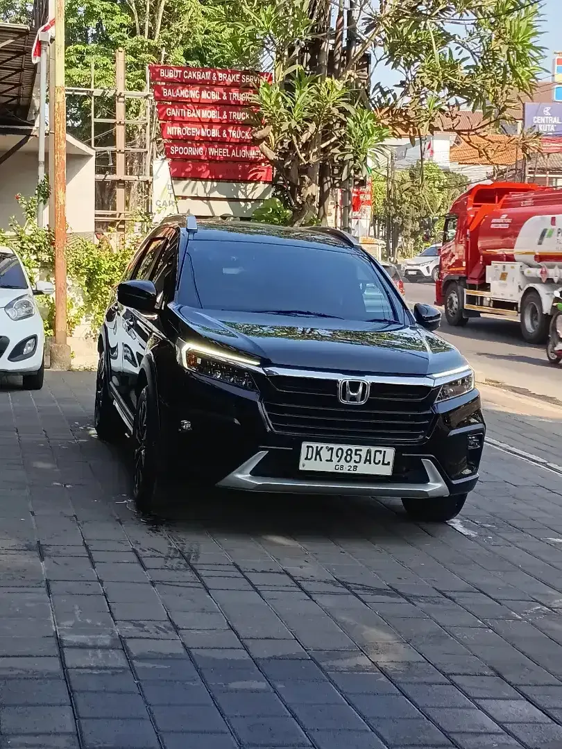 HONDA BRV PRESTIGE MATIC KM 20 RB SEPERTI BARU - Image 2 of 10
