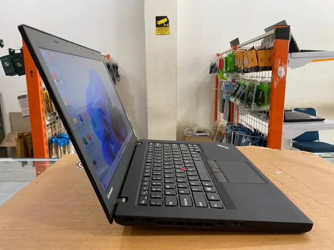 Lenovo ThinkPad T450 Core i5 Ram 8Gb SSD 128GB 14in Slim Mulus Murah - Image 3 of 10