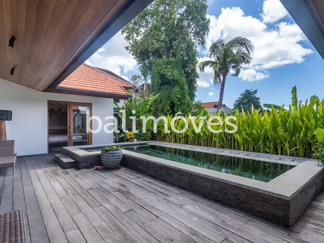 Vila Tiga Kamar Tidur yang Menawan di Tepi Pantai Sanur - Image 4 of 10