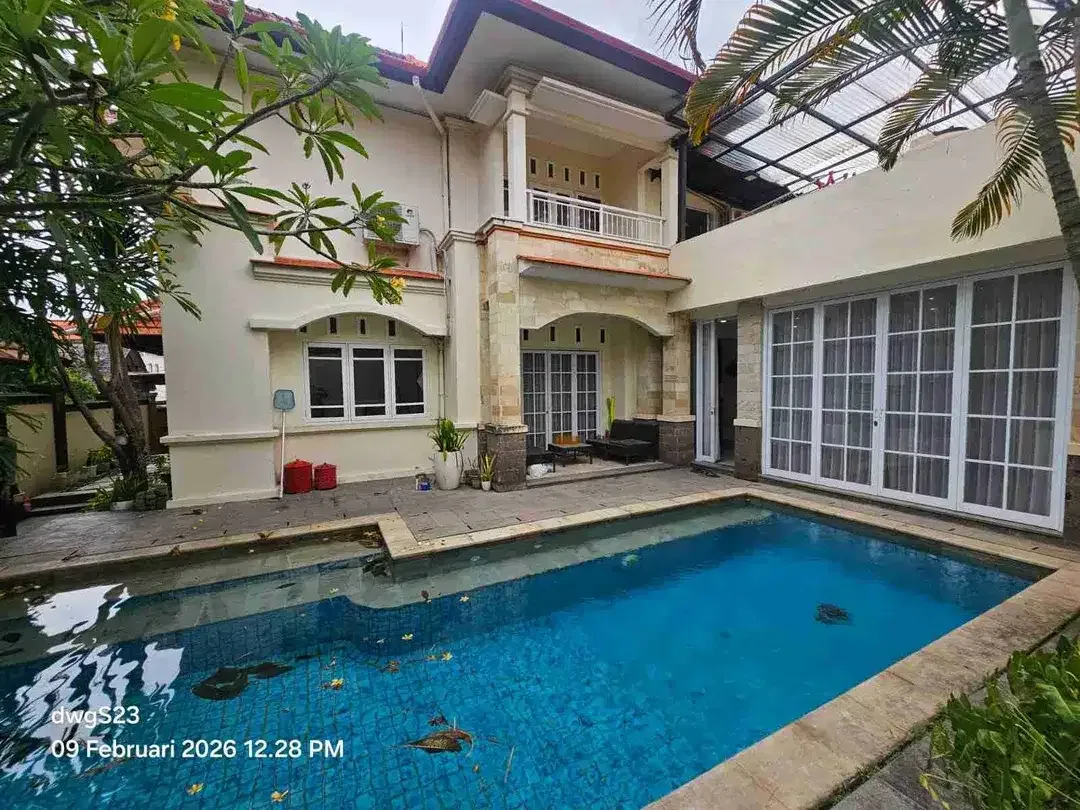 Dijual rumah semi villa lantai 2 lokasi semer dekat ke umalas kerobokan 
One gate syestem
Dekat pepito market/cafe budha/nook restaurant - Image 3 of 10