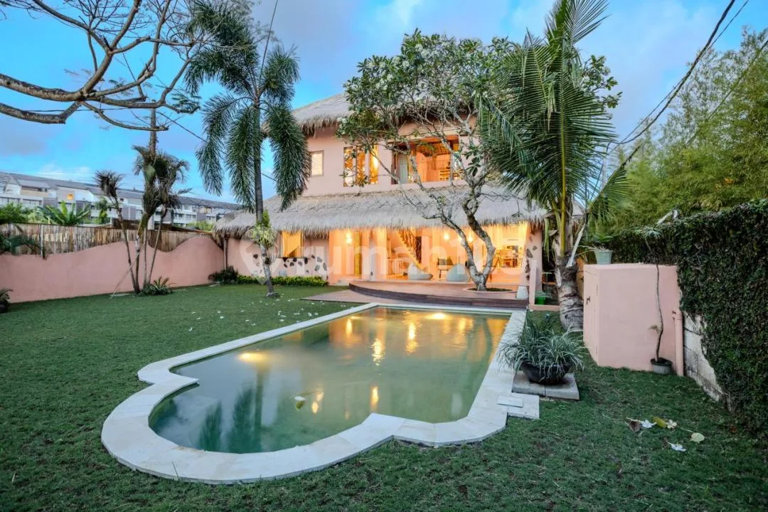 Fantastic Beautiful Villa Strategis Location In Central Umalas Bali - Image 2 of 4