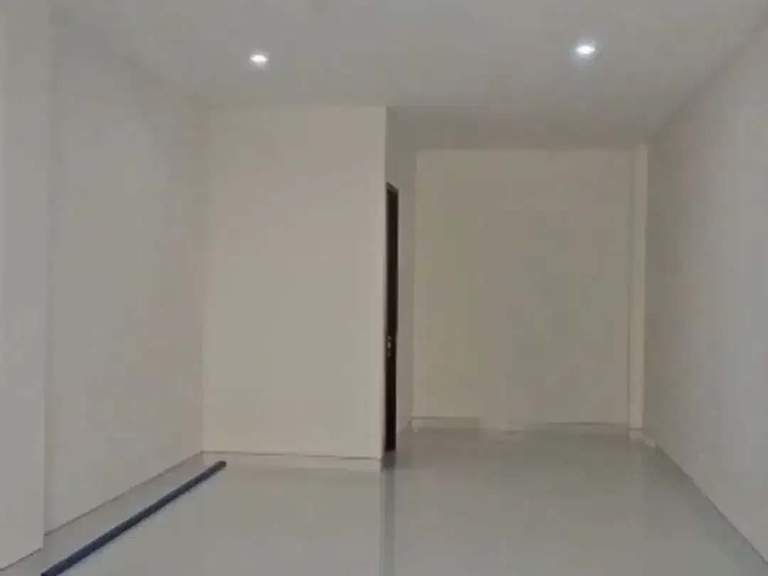SEWA / DIJUAL: RUANG USAHA / RUKO STRATEGIS DENGAN PARKIR LUAS DI GUNUNG ATHENA, DENPASAR - Image 1 of 5