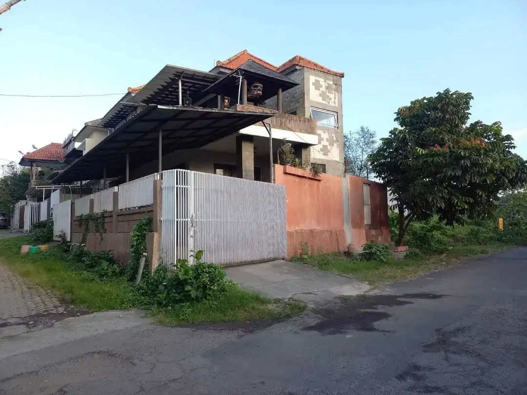 JUAL RUMAH MODERN SIAP HUNI SAMPING CITRALAND GATSU - Image 1 of 9