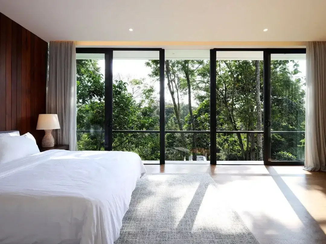 Stunning 4 Bedrooms Villa Surrounded by Nature - Image 3 of 10