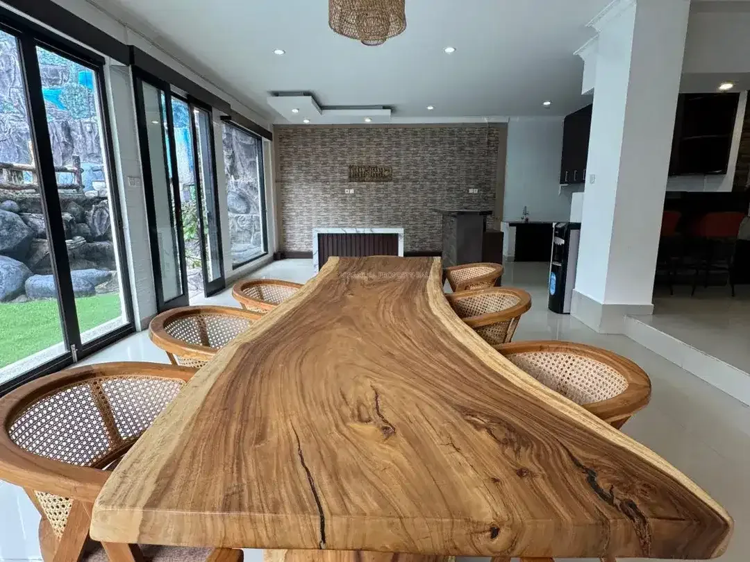 Spacious 9-Bedroom House with Private Pool Near Citraland Denpasar - Image 4 of 10