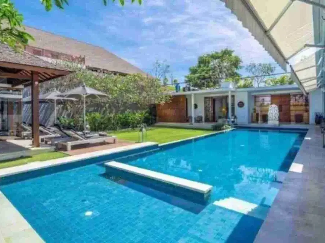 Luxury Villa 300 meter Walking Distance ke Pantai Petitenget - Image 3 of 10