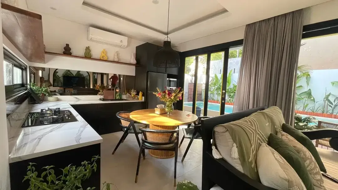 FOR SALE – FREEHOLD Bohemian Modern 3-Beds Villa in Premium Jimbaran - Image 1 of 10