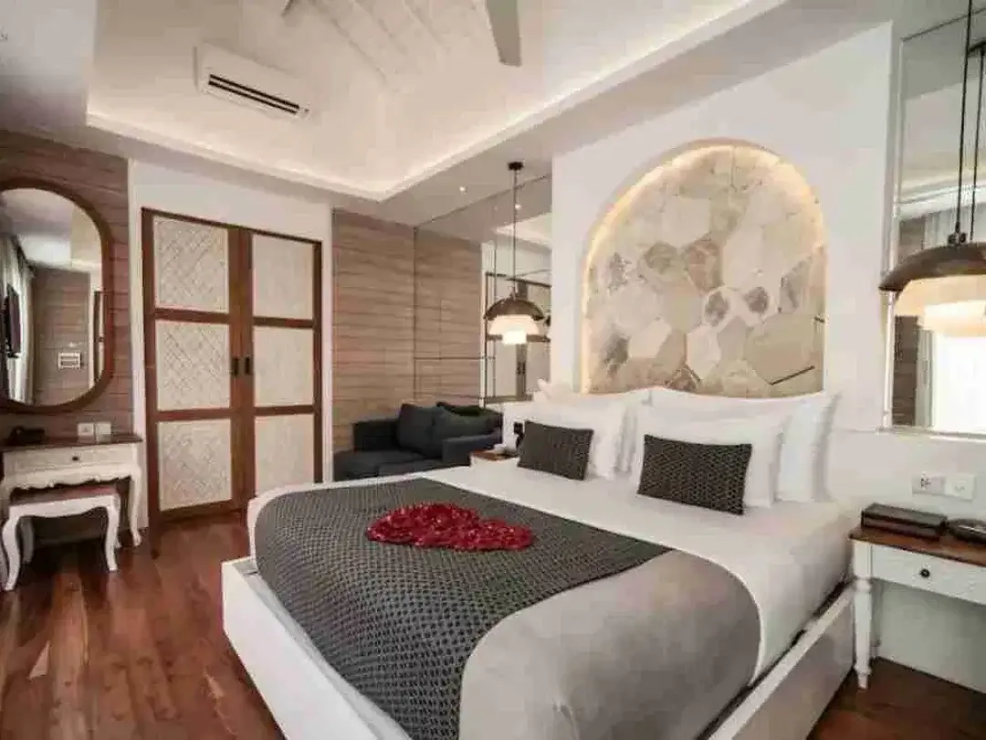 Villa Komersial Luxury Honeymoon Seminyak Bali - Image 5 of 10