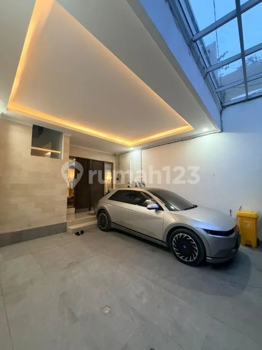 Dijual Rumah Modern 2 Lantai Furnished di Gatsu Barat Denpasar - Image 1 of 4