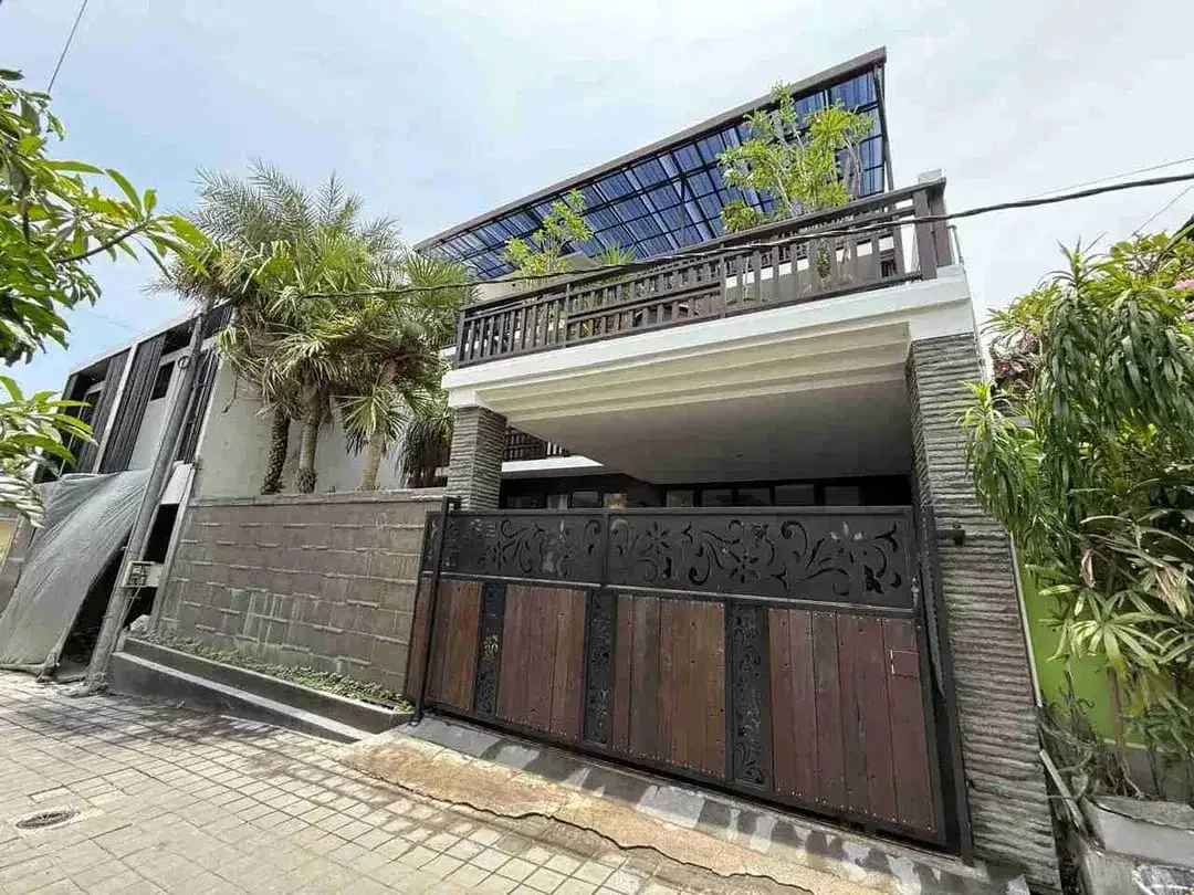DISEWAKAN  RUMAH 3 LANTAI DI CANGGU CN - Image 2 of 10