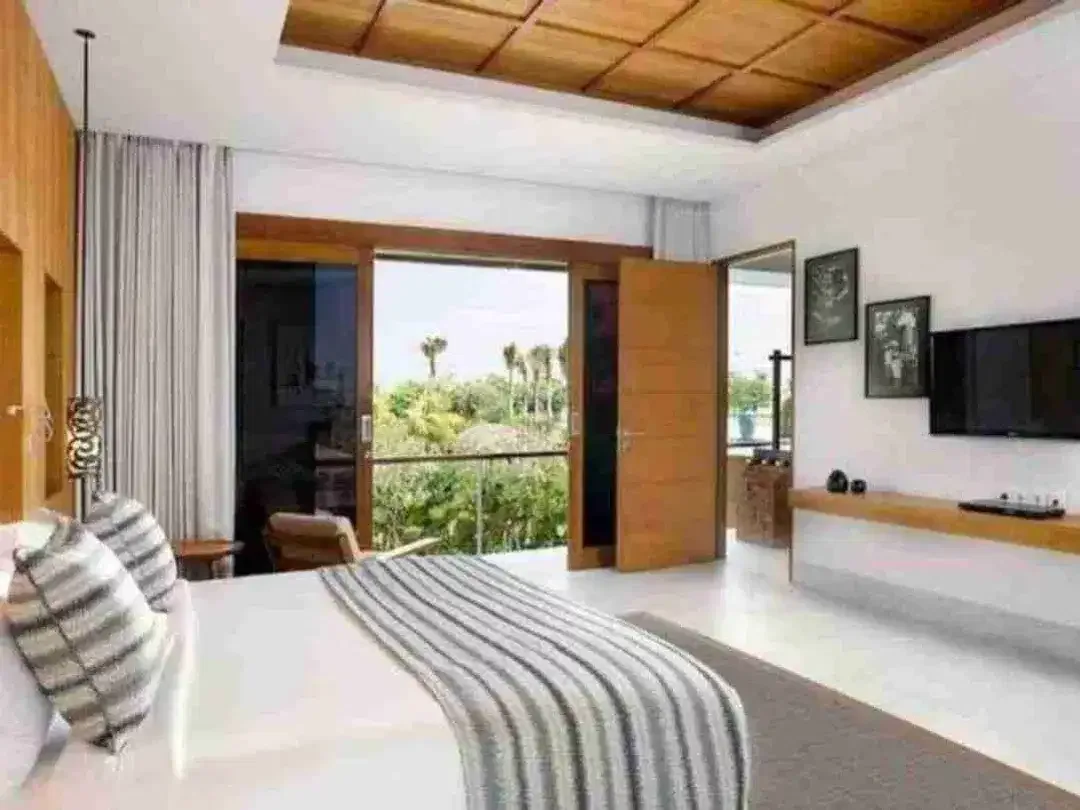 Luxury Villa 300 meter Walking Distance ke Pantai Petitenget - Image 9 of 10