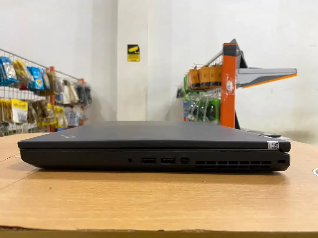 Lenovo ThinkPad P50 Intel Xeon Ram 32GB SSD 512GB Nvidia 4G Mulus - Image 5 of 10