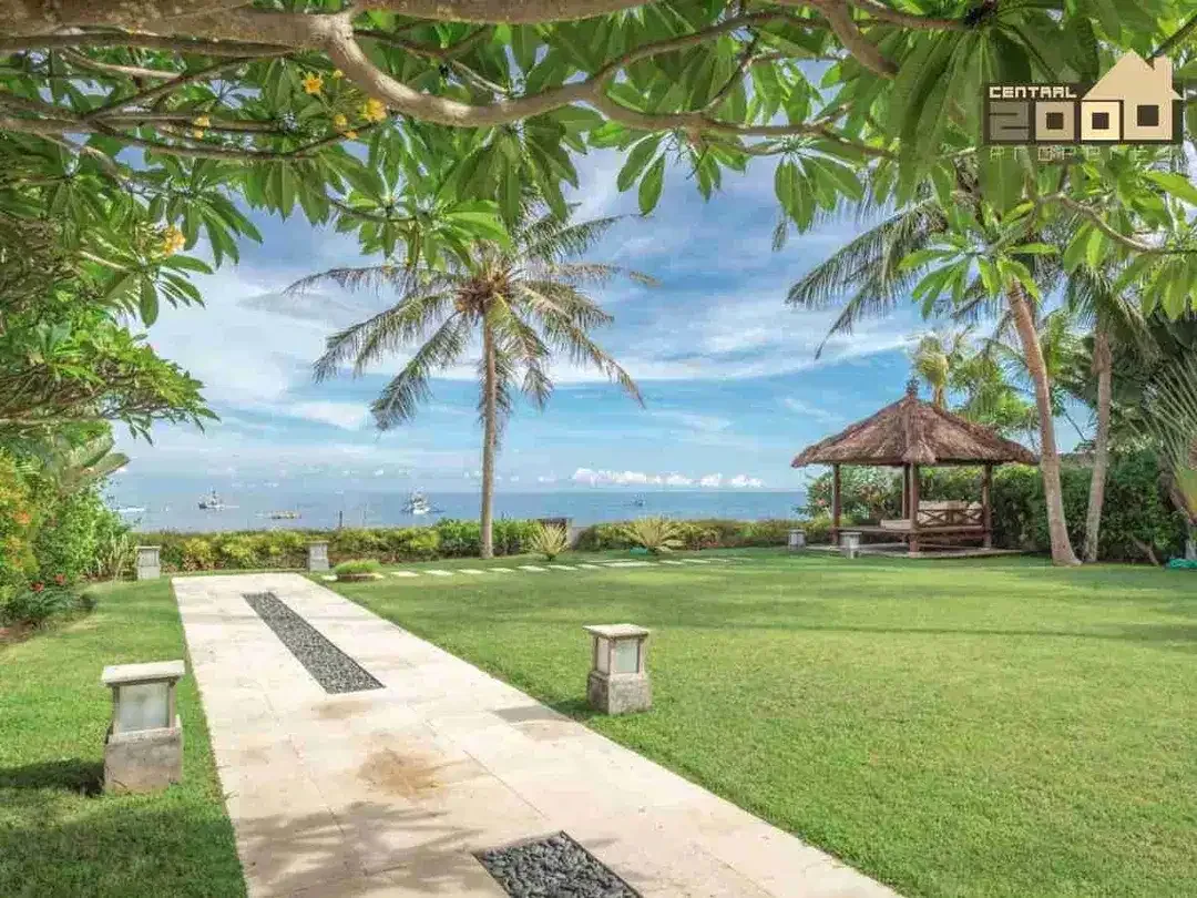 For sale spacious Beach front villa with nice garden di Seririt, Singaraja - Image 6 of 10
