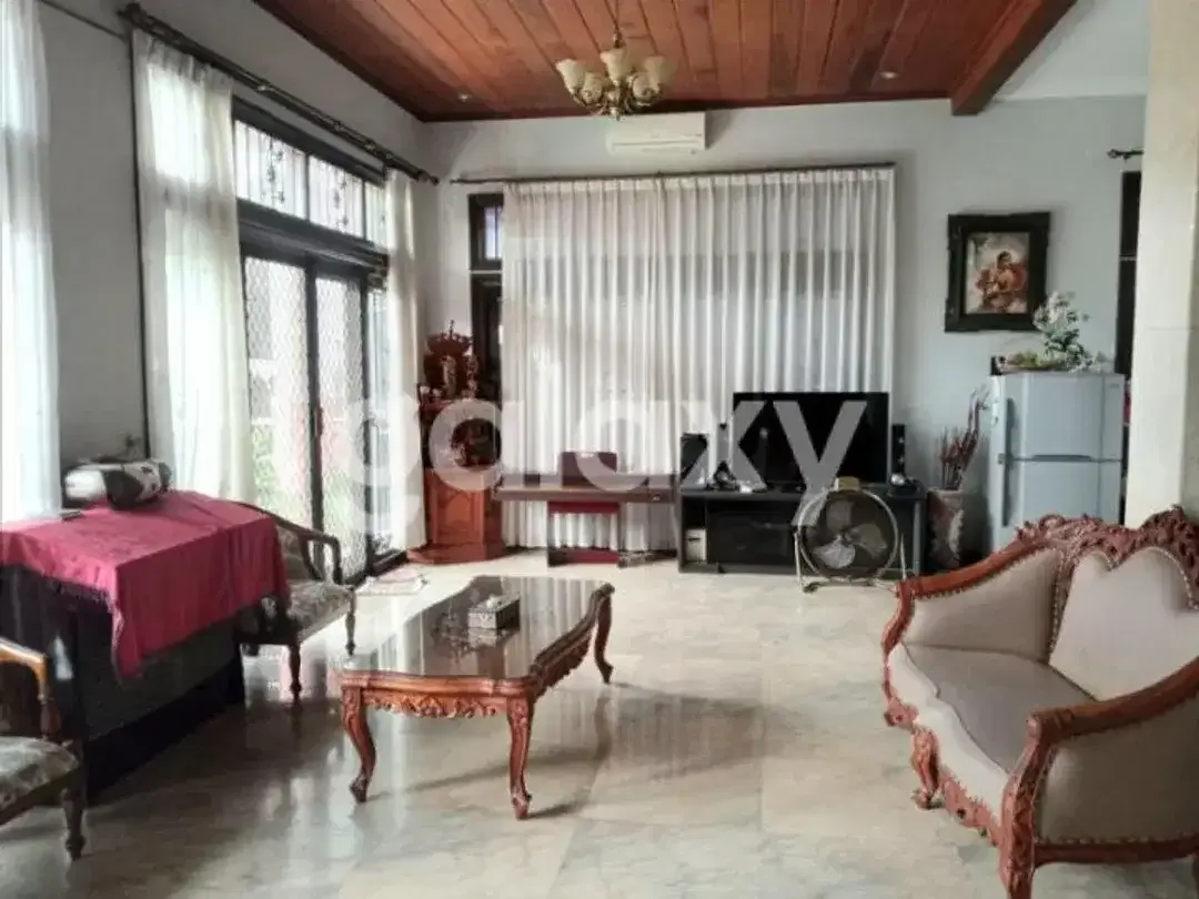 RUMAH SEMI VILLA 2 LANTAI DI GURITA SESETAN DENPASAR, BALI - Image 6 of 10