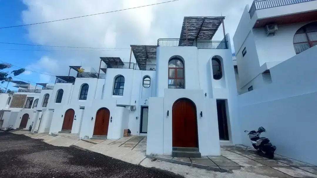 Villa Mediterania Baru Dekat Pantai Balangan - Image 1 of 10