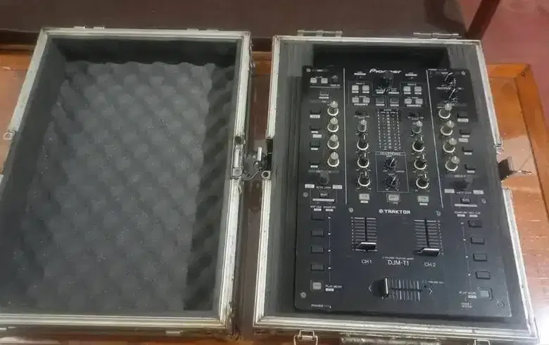 Pioneer DJM T1 & Flightcase - Image 2 of 4