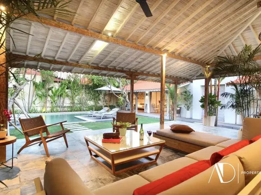 LEASEHOLD | TROPICAL BALINESE-STYLE VILLA IN PRIME BERAWA, CANGGU - Image 5 of 10