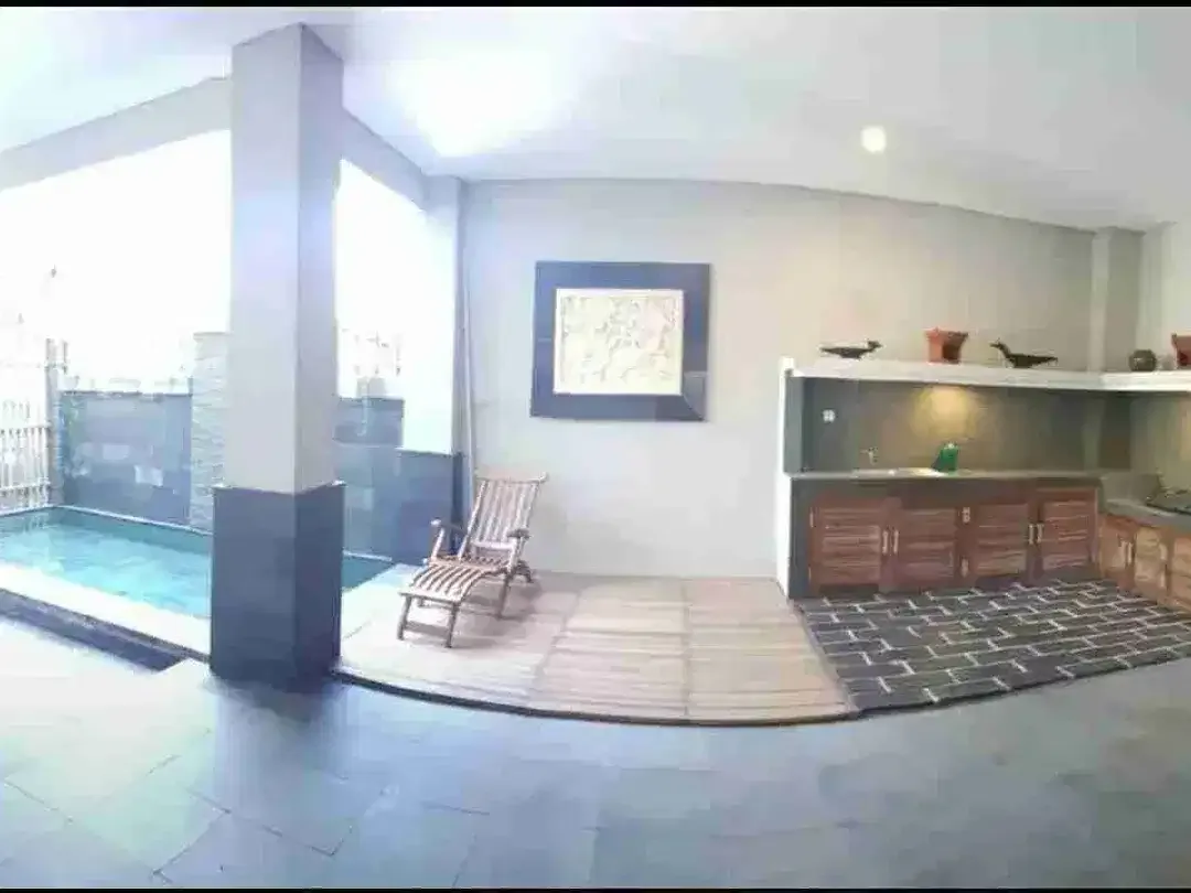 DIJUAL RUMAH SEMI VILLA 2 LANTAI SIAP HUNI 3 KAMAR  ADA POOL - Image 4 of 7