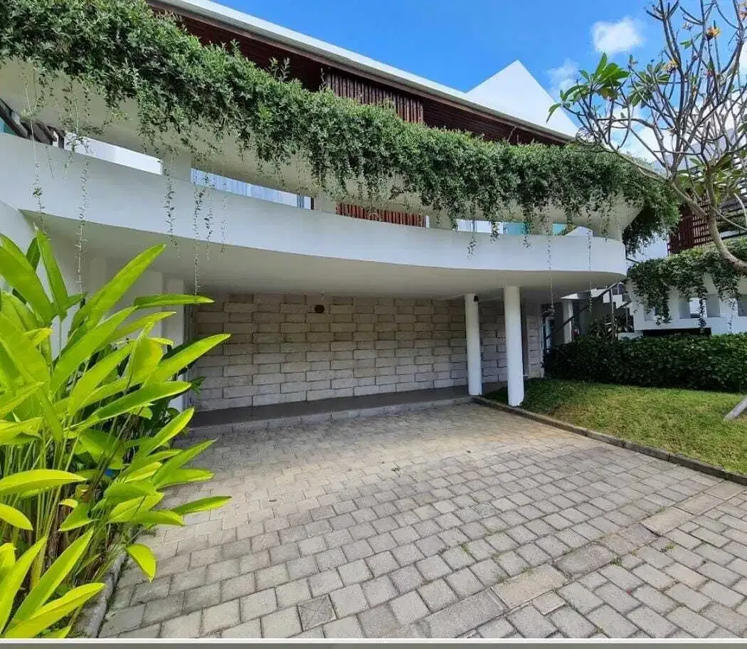 VILLA 6 BR ONE GATE Sistem DAN VIEW SUNSET LOKASI BEST UNGASAN - Image 2 of 10